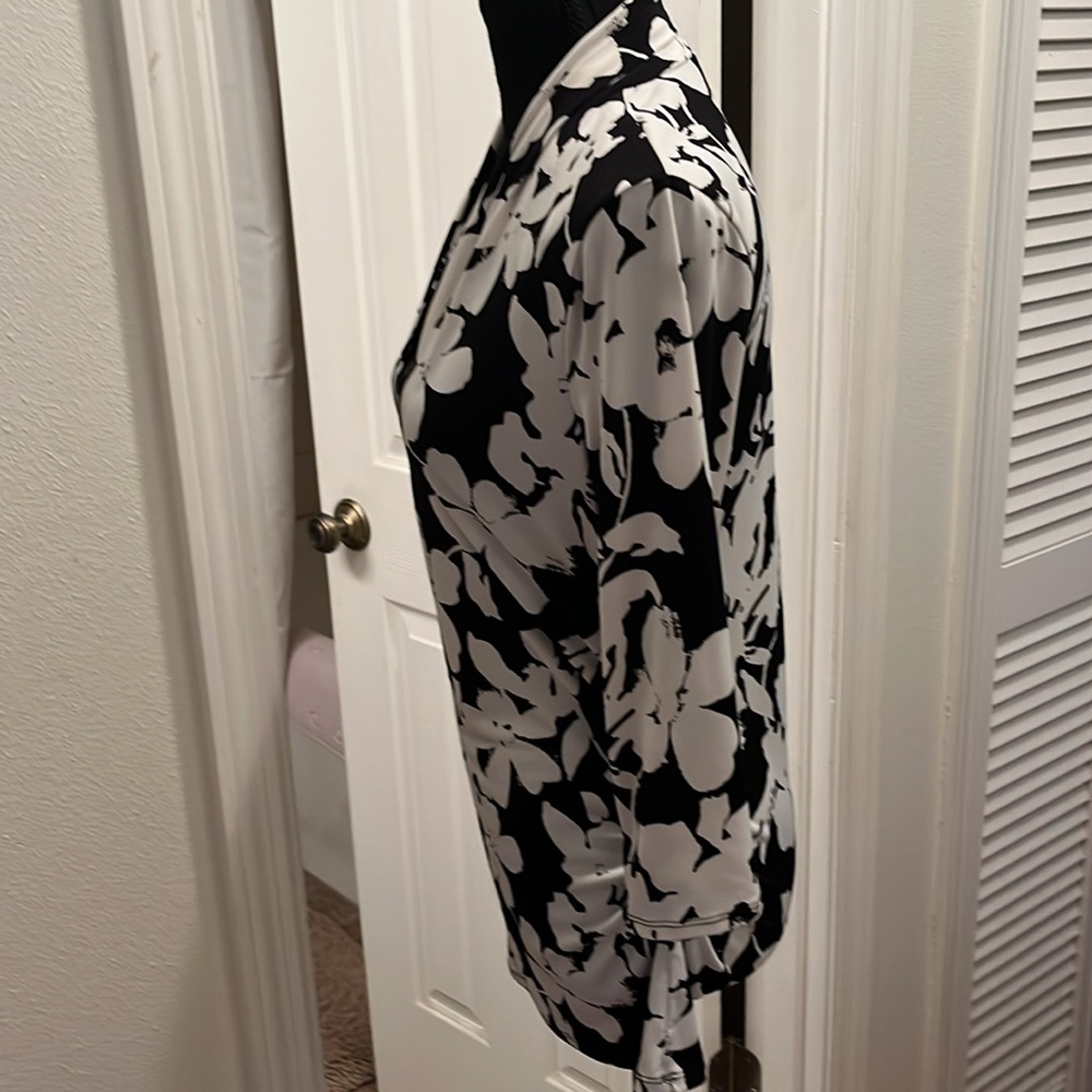 Vince Camuto Floral Black and White Blouse - Picture 3 of 6